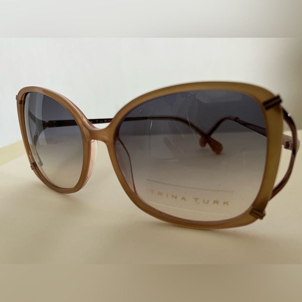 NWOT-Trina Turk “Assateague” Vented Oversize Butterfly Sunglasses- Sandbar -57mm - Picture 4 of 10